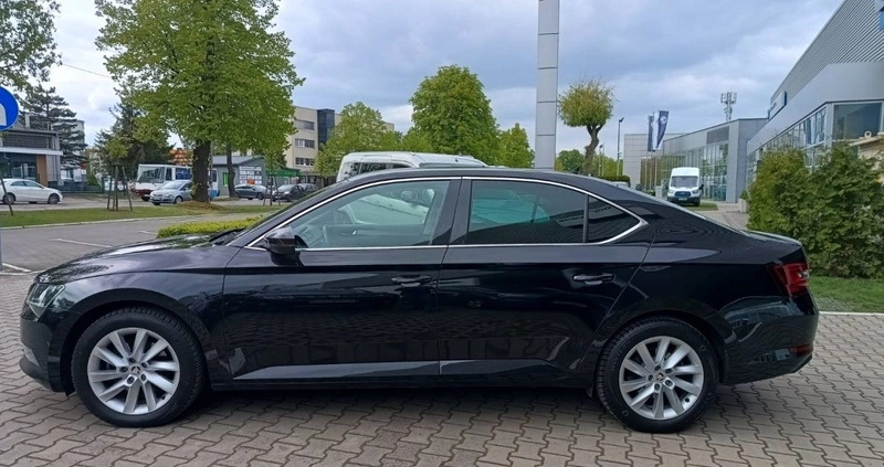Skoda Superb cena 99900 przebieg: 121100, rok produkcji 2019 z Szczecin małe 596